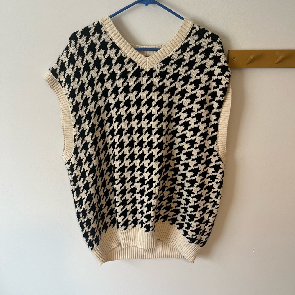 PacSun Cream and Black Knit Sweater Vest